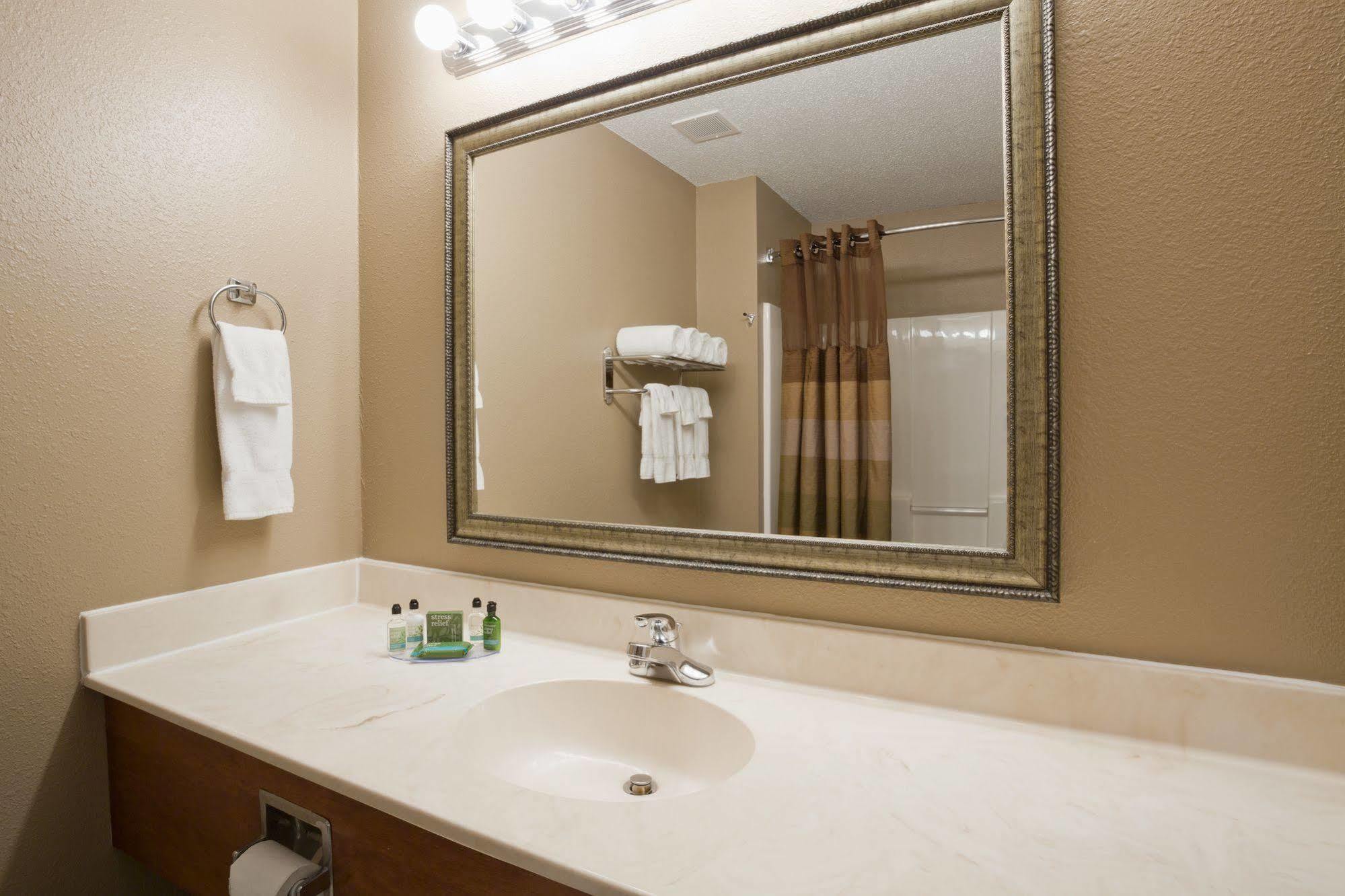 Grandstay Residential Suites Hotel - Eau Claire Ngoại thất bức ảnh